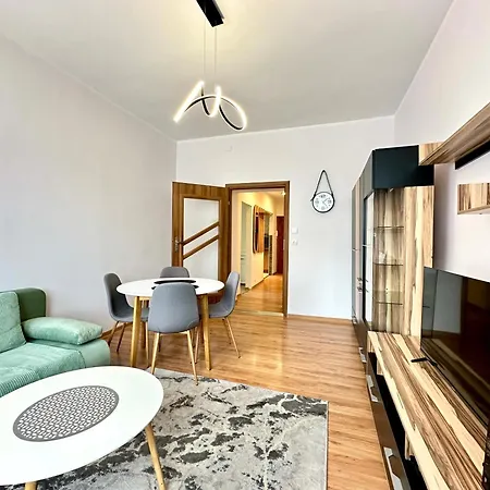 Niepodleglosci 683 & Parking Apartman Sopot