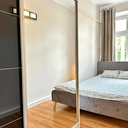 Niepodleglosci 683 & Parking Apartman